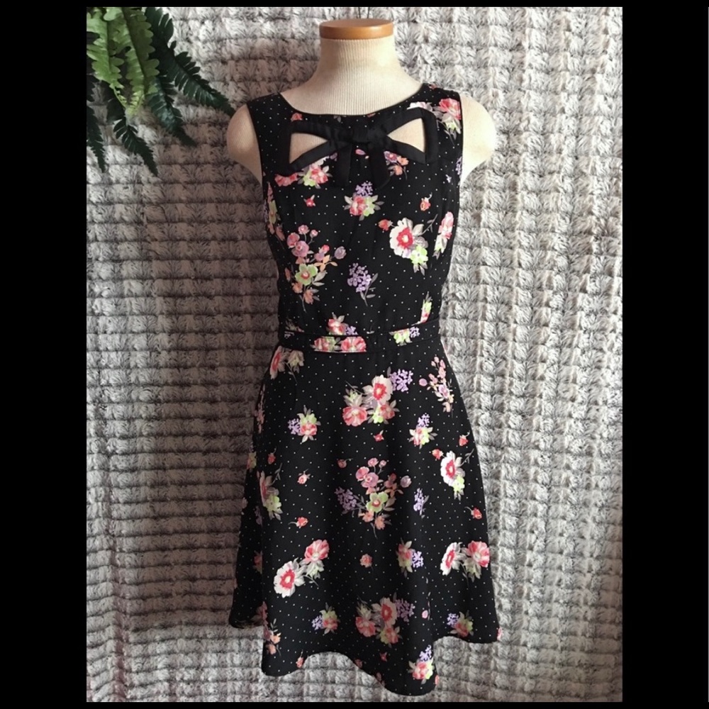 LC Lauren Conrad Floral Bow Dress size 8